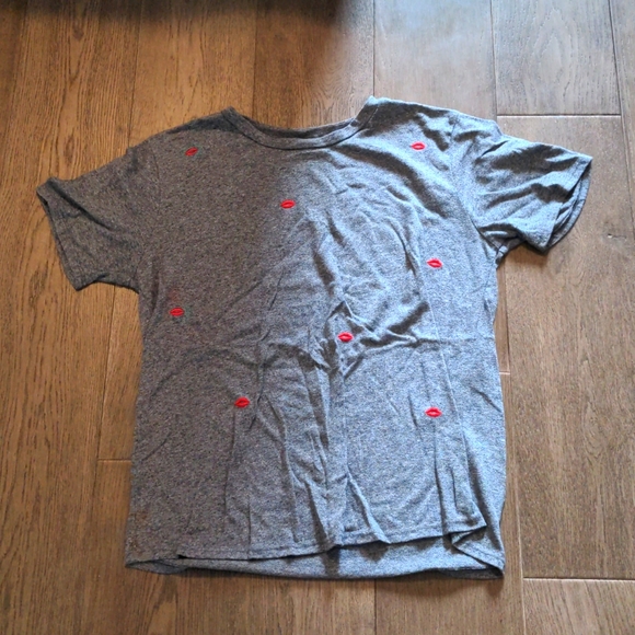 Michael Lauren Embroidered Lips T Shirt - Picture 1 of 3